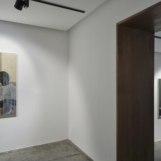 Eniwaye Oluwaseyi, Buried roots up in the air, exhibition view. Courtesy of Zidoun‑Bossuyt Gallery