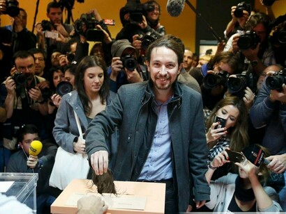 Pablo Iglesias votando