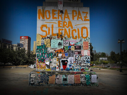 Los conglomerados mediáticos influencian las conductas y el consumo de la población, limitando el acceso a información veraz e imparcial. Santiago, Chile, 20 de octubre de 2019