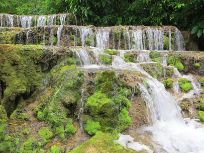 Cachoeira na serra da Bodoquena, região de Bonito, Mato Grosso do Sul, Brasil