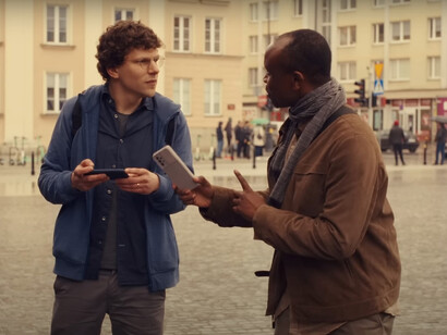 Jesse Eisenberg and Kieran Culkin play the lead roles, with their contrasting characters bringing both humor and emotional depth to the film
