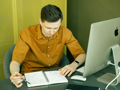 With intense concentration, he captures ideas and strategies that highlight the exciting possibilities of living in an era where access to knowledge and resources is unprecedented