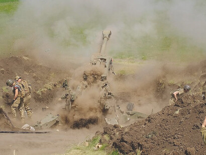 The Ukrainian Army operating an M777 howitzer supplied by the United States as part of military aid following Russia's 2022 invasion