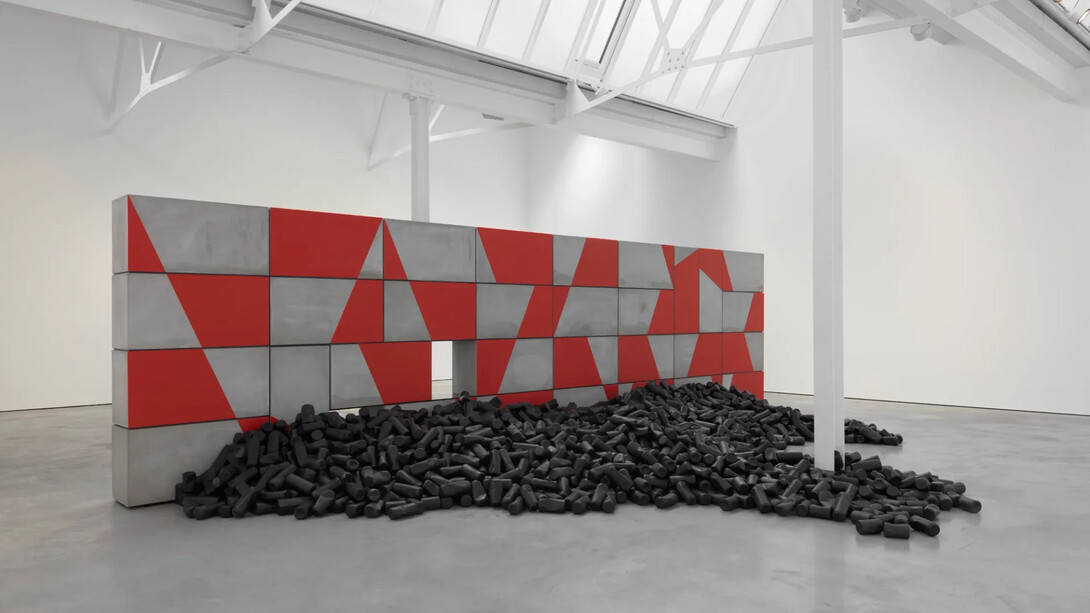 Eva Rothschild, exhibition view. Courtesy of Modern Art Gallery
