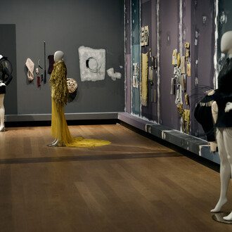 Fashion x craft: echoes of tomorrow, exhibition view. Courtesy of Gemäldegalerie