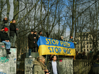 Protesters gather to voice their opposition to Vladimir Putin's policies and the ongoing conflict in Ukraine, underscoring global frustration with the lack of progress toward peace