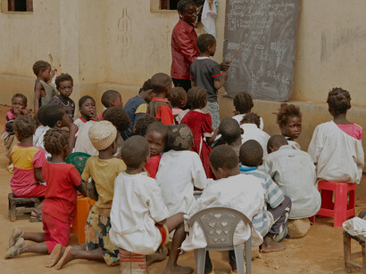Crianças na escola, Angola
