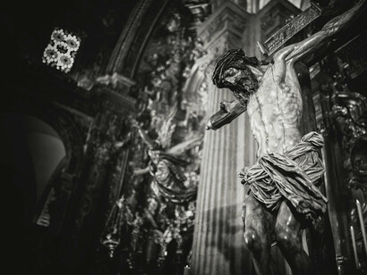 Des questions suscitent des débats sur la laïcité, l'égalité des sexes et la coexistence pacifique suite à la forte immigration de populations musulmanes en Europe.