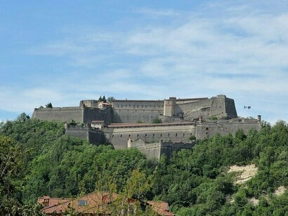 Il forte di Gavi in lontananza, Gavi, Piemonte, Italia