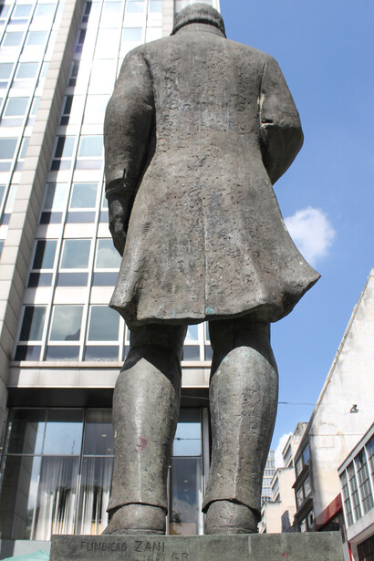 José Bonifácio, além de ser um líder político, foi um cientista destacado em mineralogia, botânica e zoologia no Brasil. Estátua de José Bonifácio de Andrada e Silva na Praça do Patriarca em São Paulo, Brasil