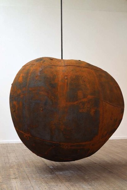 Antony Gormley,
BODY, 1991/93.
Cast iron and air. 229 x 259 x 219 cm. Installation view, Malmö Konsthall, Malmö, Sweden Photograph by Jan Uvelius, Malmö © the artist.