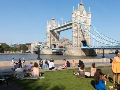 Hot temperatures in London (UK), Tower Bridge. Hospitals cancelled operations because operating theatres were too hot