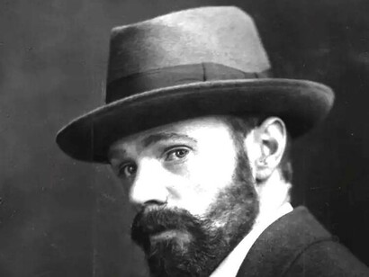 Photograph, D. H. Lawrence by Elliott & Fry, c. 1915. Photo courtesy the National Portrait Gallery, London