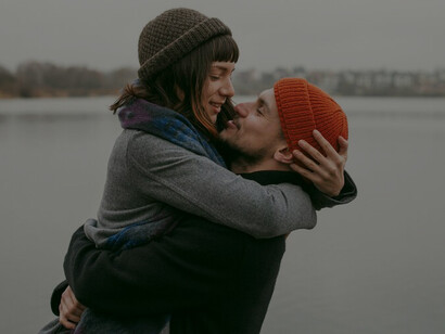 Enhancing relationships: couple's emotional honesty and trust reflected in communication and body language