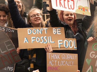 Young protestors in the United States who are chanting and carrying signs to help raise awareness about the climate crisis