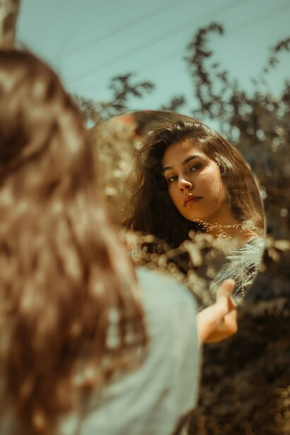 Self-reflection in a mirror as a symbol of true self-awareness