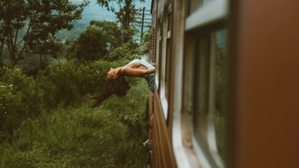 Quando viajamos, percebemos o mundo diferente do nosso cotidiano e aprendemos rápido e de forma descomplicada como cada indivíduo - e o coletivo - conseguem se encaixar, fazendo manobras e vivendo de forma a conjugar com o tempo e espaço que os rodeiam, a beleza e possibilidades presentes