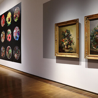 Analytische schönheit. Blumenbilder aus 200 jahren, ausstellungsansicht. Mit freundlicher genehmigung der Neuen Galerie Graz