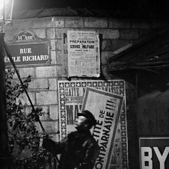 Brassaï, L’allumeur de becs de gaz, rue Emile Richard/Lamplighter, Rue Émile-Richard (detail), ca 1931. Courtesy of Moderna Museet