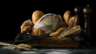 Il pane è la memoria viva dei popoli: un gesto antico che attraversa culture, religioni e civiltà, trasformando il nutrimento in simbolo universale di vita e condivisione
