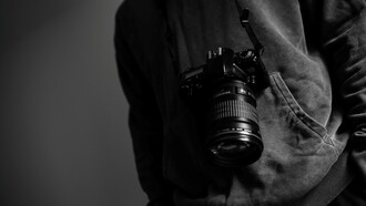 Dino Pedriali ha concepito la fotografia come un atto di ascolto, non come una semplice registrazione del visibile