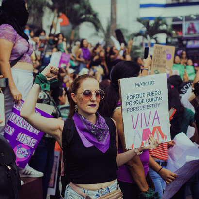 Contribuições de mulheres negras na política, cultura, ciência e outras áreas mostram sua força e resiliência, inspirando gerações