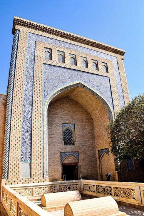 Samarkand is a city in Uzbekistan known for its mosques and mausoleums. It's on the Silk Road, the ancient trade route linking China to the Mediterranean