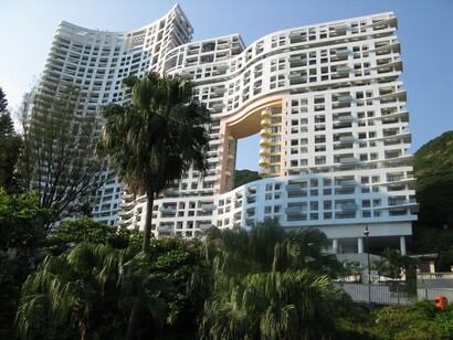 Hong Kong Island, moderni condomini affacciati sulla spiaggia esclusiva di Repulse Bay