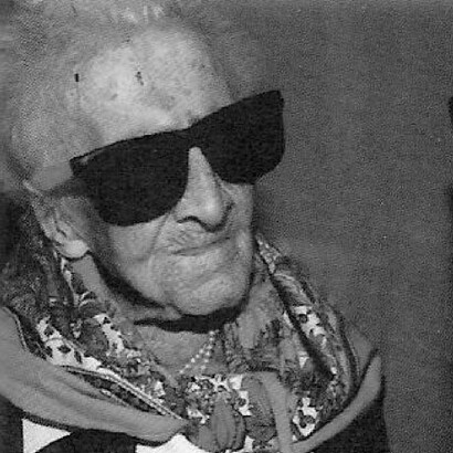 Jeanne Louise Calment nació el 21 de febrero de 1875 y murió de senilidad el 4 de agosto de 1997