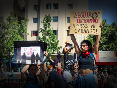 En el panorama actual, la información se presenta como un producto moldeado para audiencias específicas, distorsionada por opiniones y manipulación de hechos. Santiago, Chile, 20 de octubre de 2019