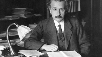 Albert Einstein dans son bureau à Berlin en 1920
