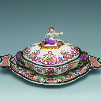 Manifattura Du Paquier, Vienna
Zuppiera con coperchio
1730-1735 circa
porcellana dipinta in policromia dorata e argentata
The Metropolitan Museum of Art, New York