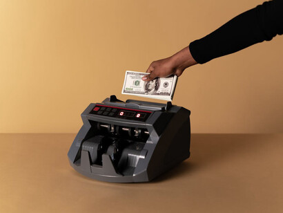 Cash flow and knowledge, the currency of the digital age