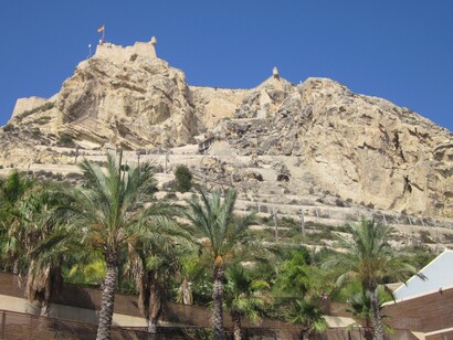 La ocupación de las laderas del Benacantil y de Benalúa, fue sino la primera, la verdadera fundación de la ciudad de Alicante, España