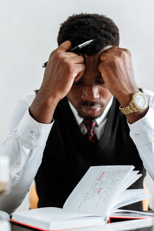 Reflita sobre o teletrabalho. Será que o home office é para você? Descubra as oportunidades e desafios deste modelo e tome decisões conscientes