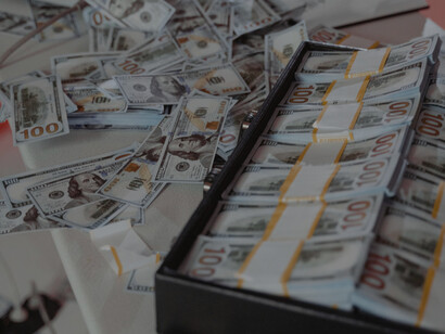 A briefcase full of hundreds of thousands of dollars