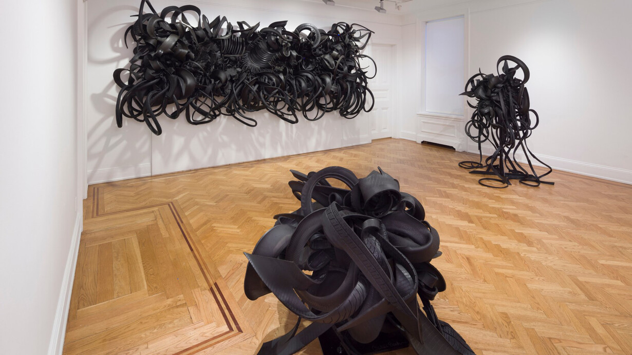 Chakaia Booker, Empty seat, exhibition view. Courtesy of David Nolan Gallery