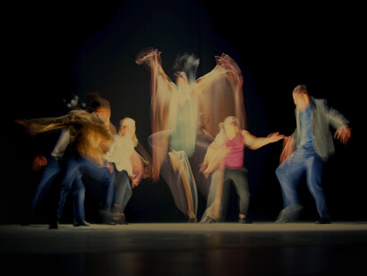 La acción artística es un movimiento que ordena los humores (emociones)