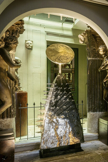 Lina Iris Viktor, Mythic time. Tens of thousands of remembering, exhibition view. Courtesy of Sir John Soane's Museum