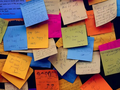 Si usano generalmente tre tipi di riferimenti: sottolineatura, segni a margine e post-it