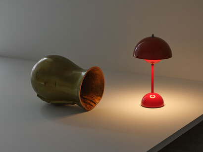 Rodrigo Hernández, beautiful he stirs up still things, exhibition view. Courtesy of Bel Ami