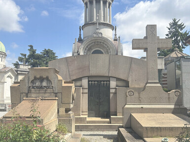 Catholic section, the personalized graves, featuring sculptures and architectural elements, make it a compelling tourist destination and a testament to Milan's cultural history, situated in the Garibaldi district of Italy