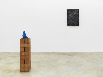 Various artists, The barn, exhibition view. Courtesy of Soy Capitán