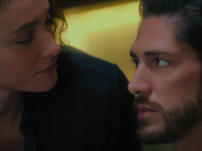 Débora Nascimento and Ângelo Rodrigues, captivating audiences in the TV show 'Olhar Indiscreto (Lady Voyeur),' bring a compelling dynamic to the screen