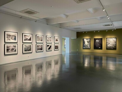 Sebastião Salgado, exhibition view. Courtesy of Sundaram Tagore Gallery