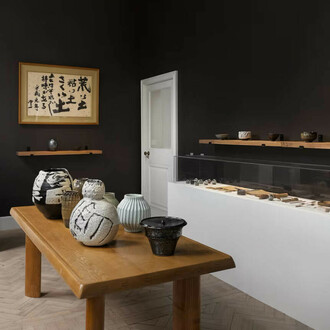 Shimizu Uichi, The language of glaze, exhibition view. Courtesy of Carpenters Workshop Gallery