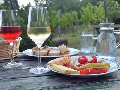 Grinzing, Viena. Aperitivo con vino