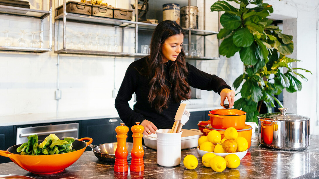 A woman making holistic food choices; nutrigenetics and microbiome testing can provide a more comprehensive and effective health coaching strategy