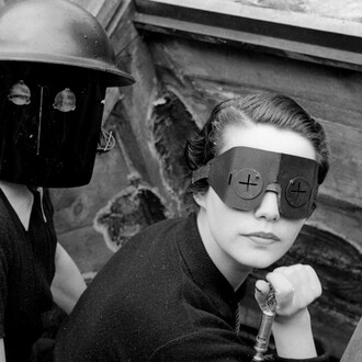 Lee Miller, Fire masks (detail), Downshire Hill, Londres 1941. Courtesy of Musée d’Art Moderne de Paris. © Lee Miller Archives England 2026. All rights reserved