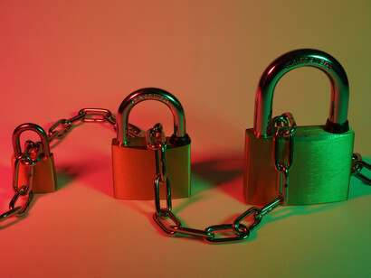 A vulneralidade desconhecida em um sistema leva à ataques externos e a convocação de especialistas para mitigar os efeitos de potenciais ameaças